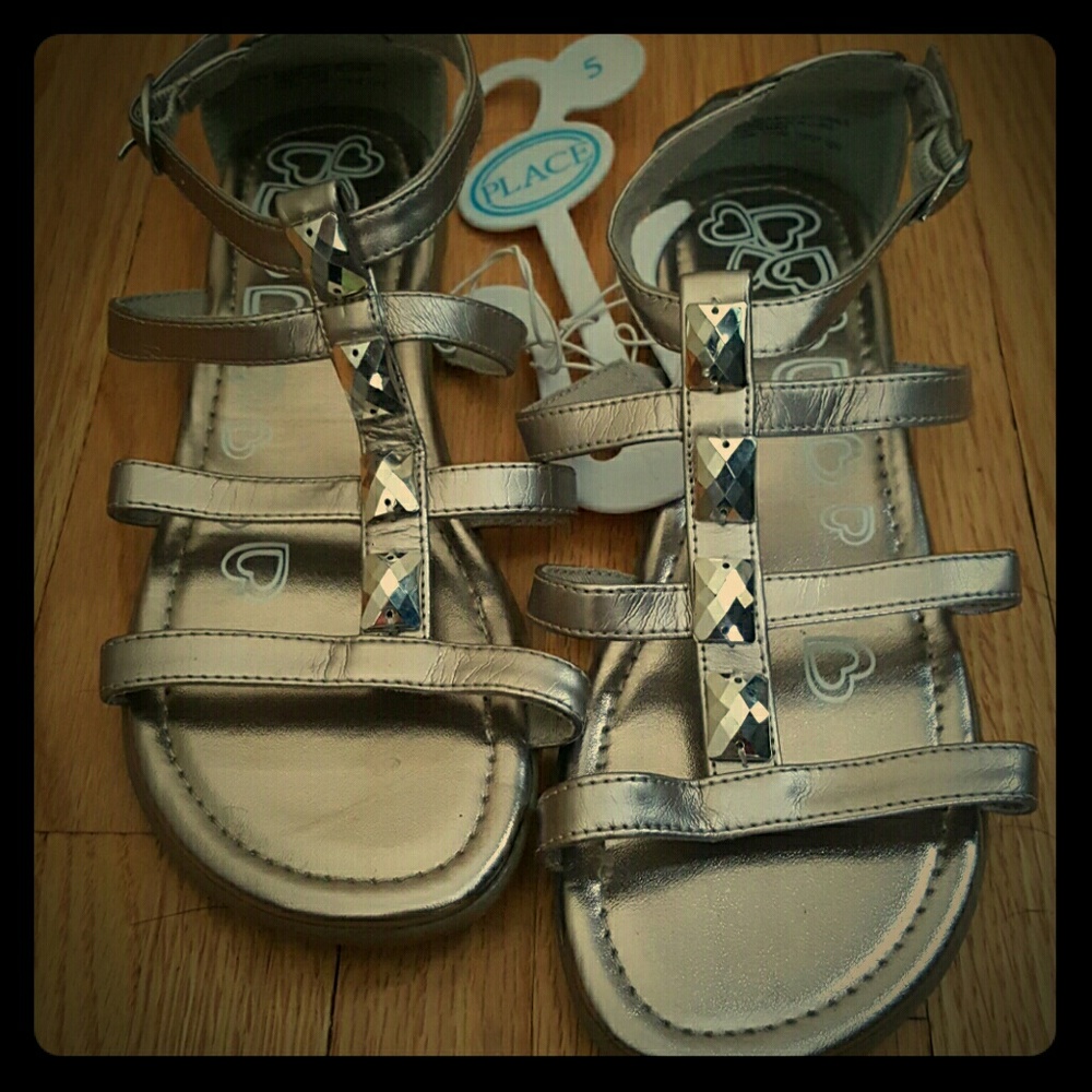 *NWT* Children's Place Sandals size 5